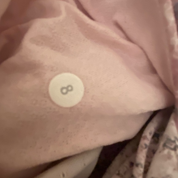 Lululemon joggers, size 8. No flaws - Picture 3 of 3